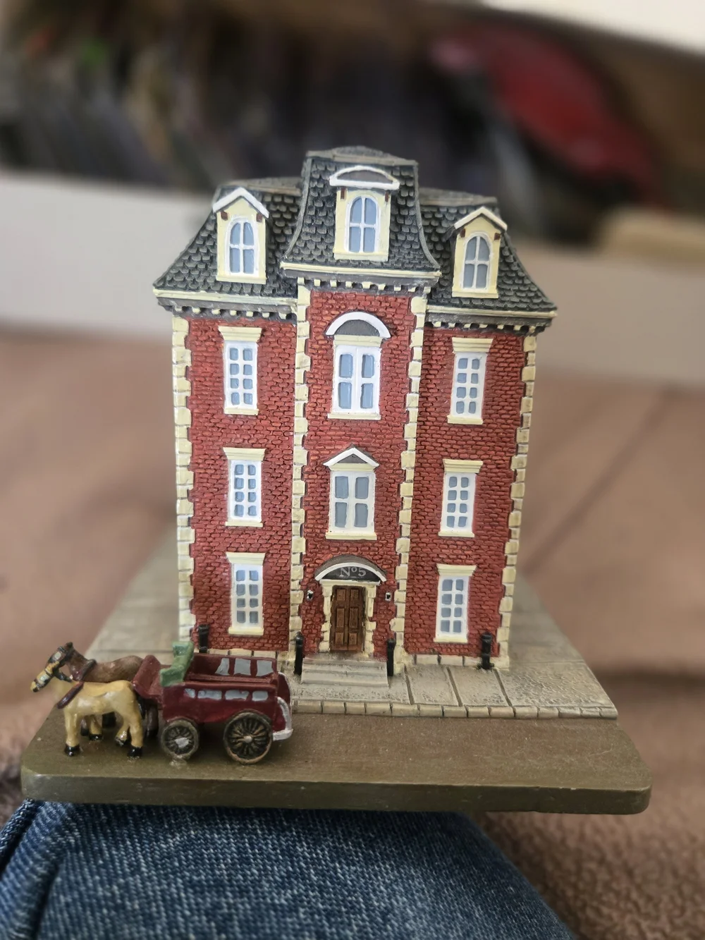Danbury Mint Red Brick Rowhouse with Horse Carriage Philadelphia Police Station